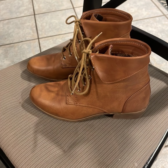 Brown boots - Picture 2 of 6